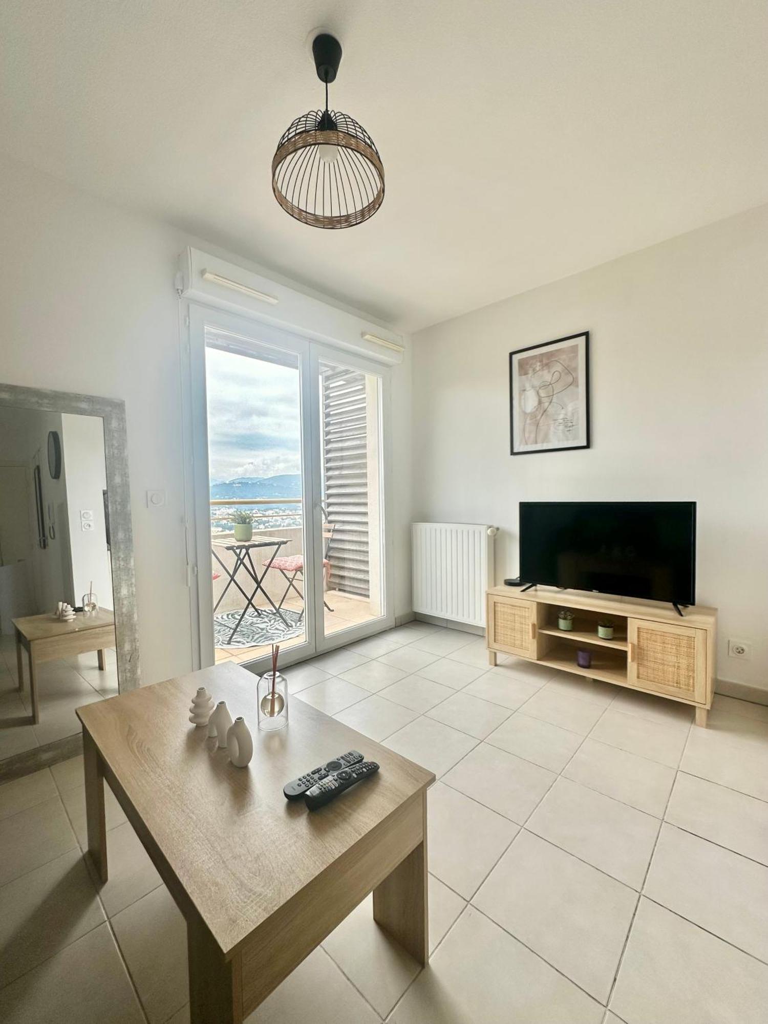 Cosy Studio Avec Parking Et Vue Feerique Ницца Экстерьер фото
